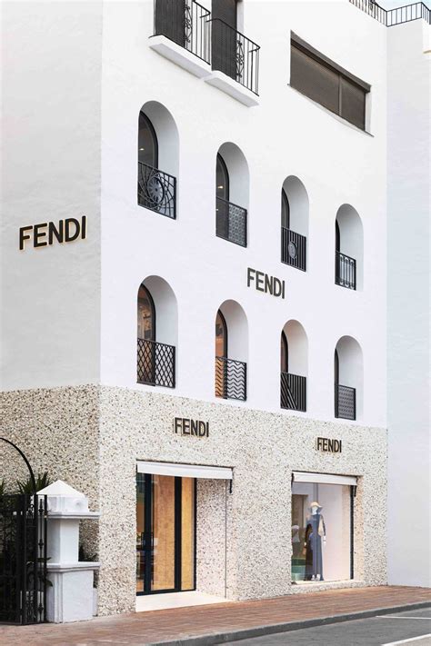 fendi negozio mensole|fendi negozi più vicino.